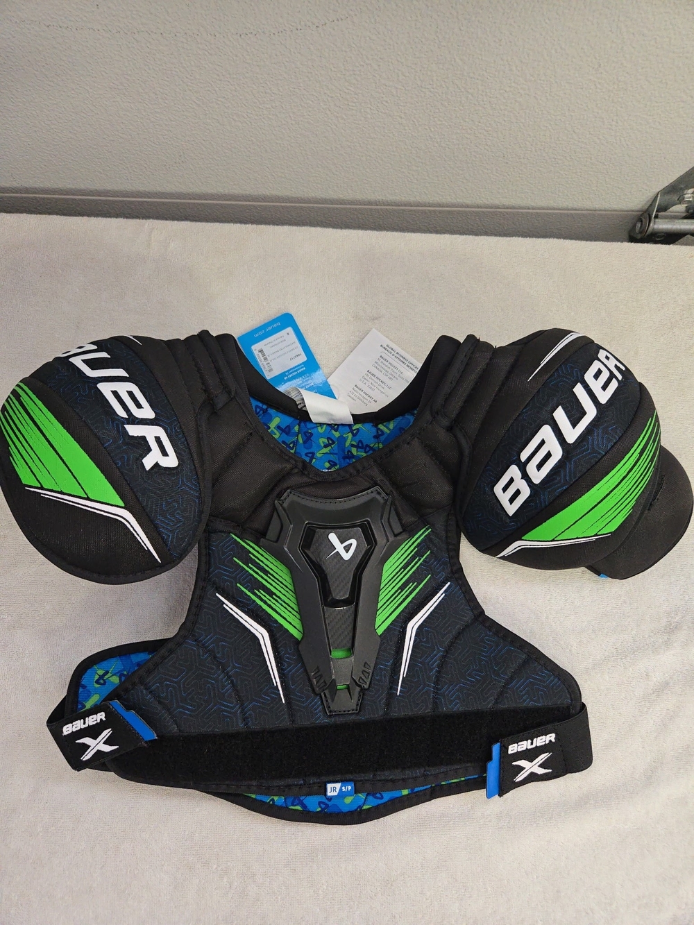 🏒Bauer X junior, size small shoulder pads🏒